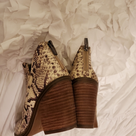 NIB Vince Camuto | Snakeskin Heel western ankle boot - Picture 6 of 7